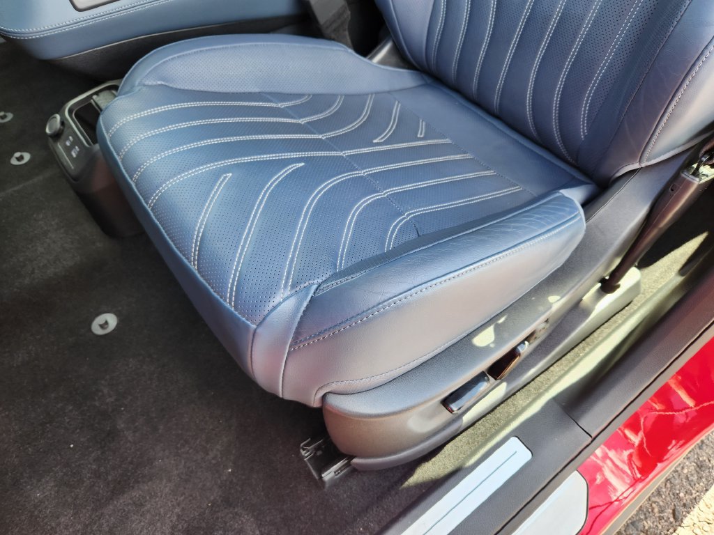 Certified 2024 Nissan Ariya AWD image 21