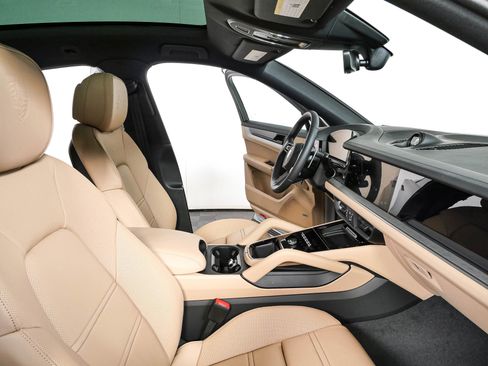 New 2026 Porsche Cayenne Coupe AWD/4WD image 25