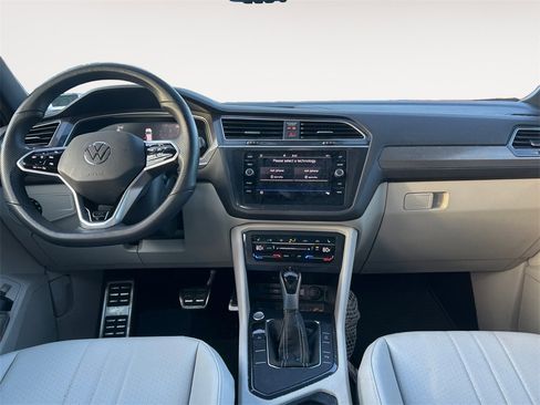 Used 2024 Volkswagen Tiguan SE R-Line image 10