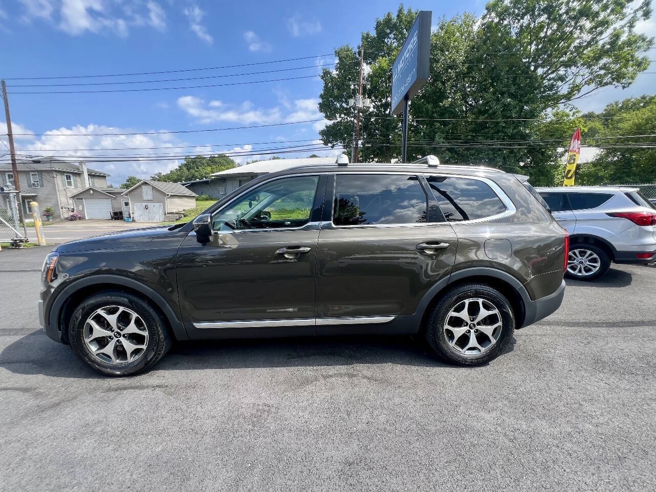 Used 2020 Kia Telluride EX AWD/4WD image 2