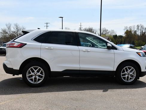 Used 2024 Ford Edge SEL w/ Convenience Package image 7