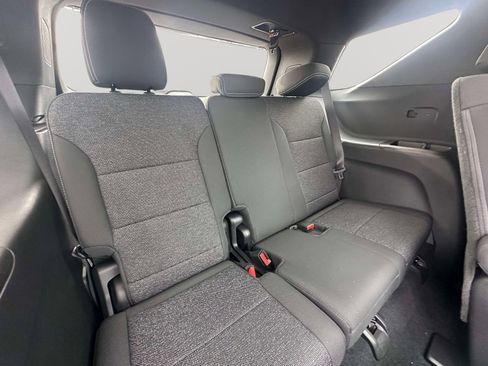 Used 2025 Chevrolet Traverse LT w/ Sun and Wheel Package image 35