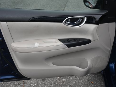 Used 2017 Nissan Sentra SV w/ Driver's Assist Package image 9