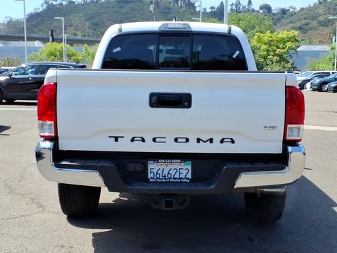 Used 2017 Toyota Tacoma SR5 w/ Tow Package RWD image 5