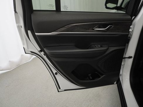 Certified 2024 Jeep Grand Cherokee Limited image 41