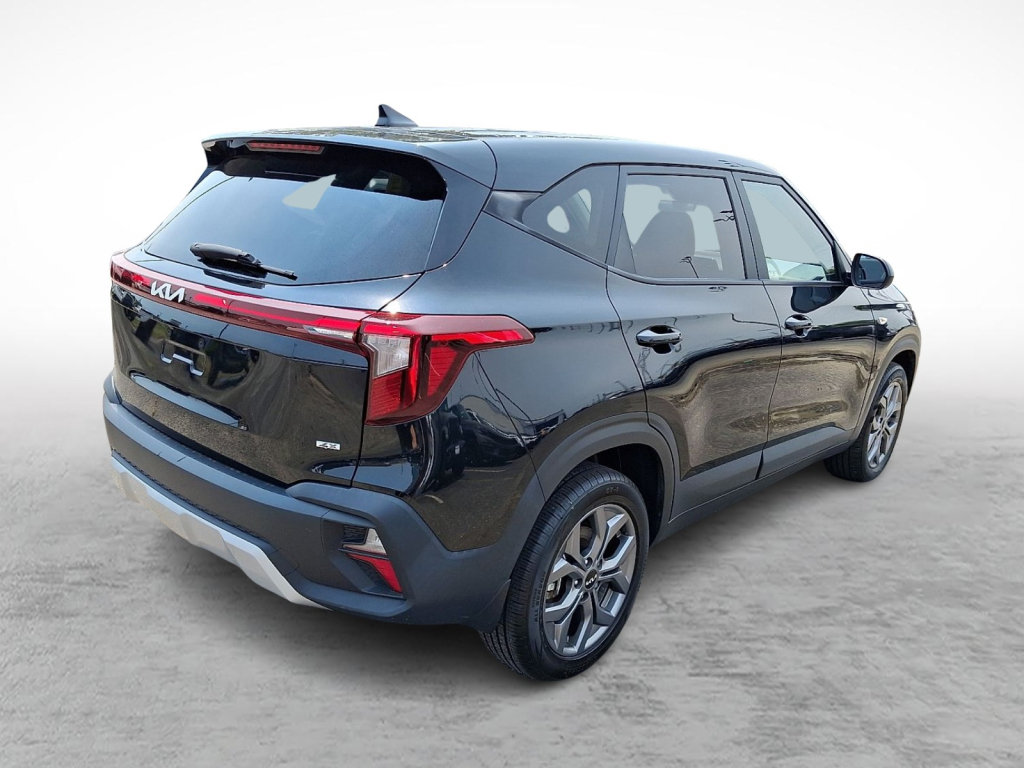 Used 2024 Kia Seltos LX AWD/4WD image 5
