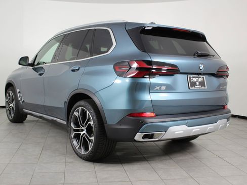 New 2026 BMW X5 xDrive40i w/ Climate Comfort Package image 3