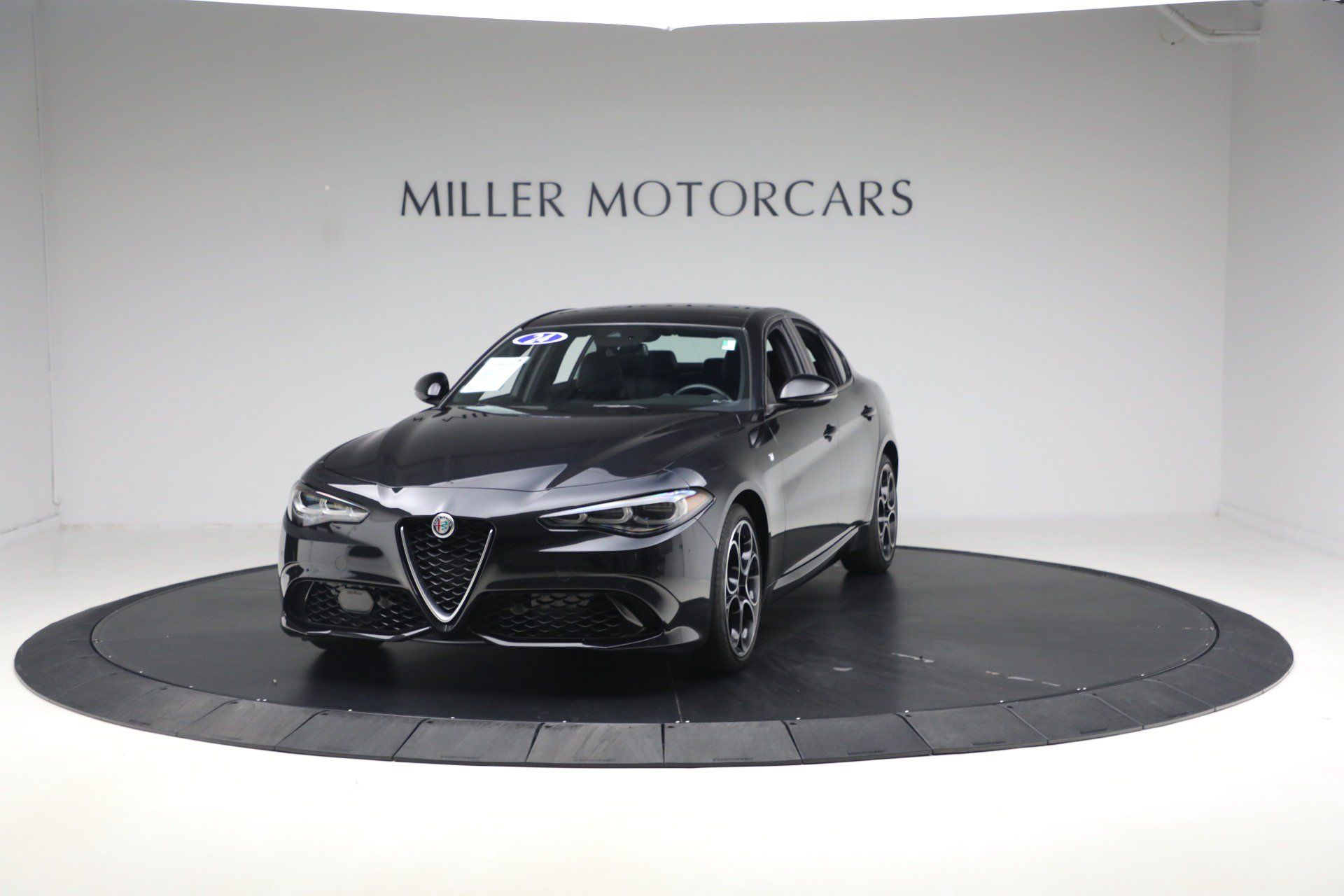Used 2024 Alfa Romeo Giulia Ti AWD/4WD image 2