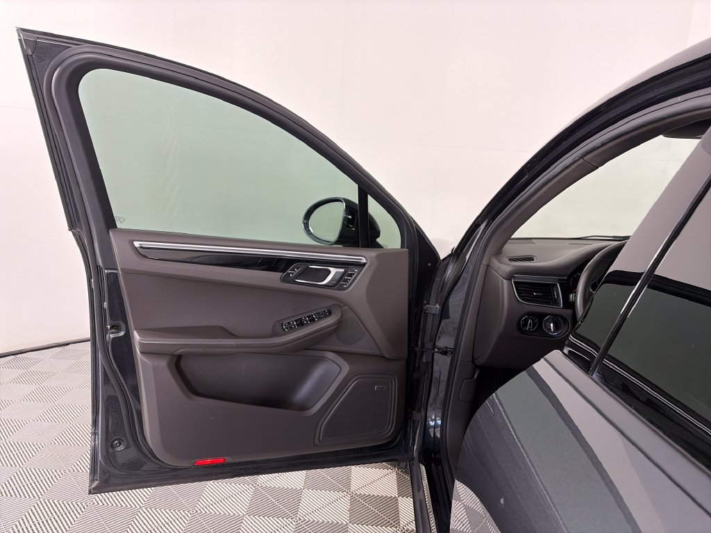 Used 2017 Porsche Macan AWD/4WD image 10