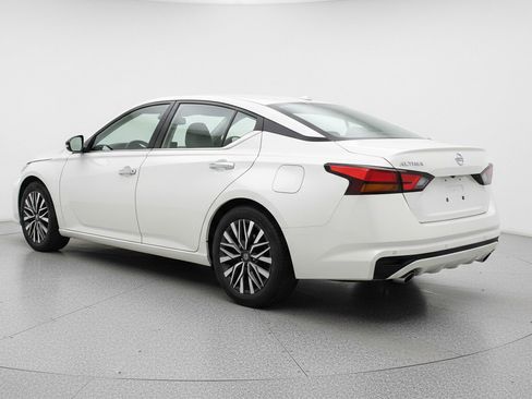 Used 2025 Nissan Altima 2.5 SV image 6