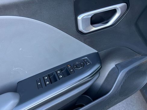 Used 2025 Kia K4 LXS image 18