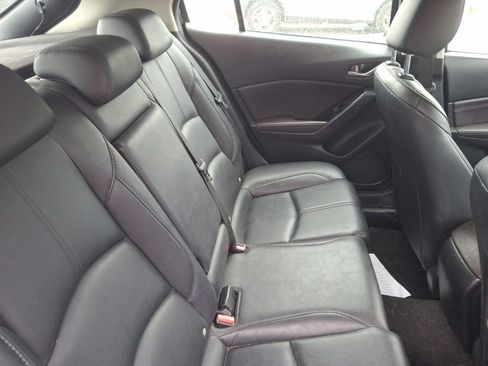 Used 2018 MAZDA MAZDA3 Touring FWD image 12