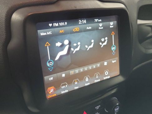 Used 2022 Jeep Renegade Altitude AWD/4WD image 5