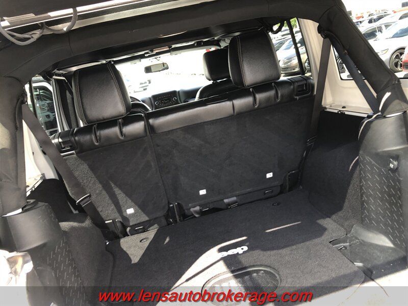 Used 2016 Jeep Wrangler Unlimited Rubicon AWD/4WD image 20