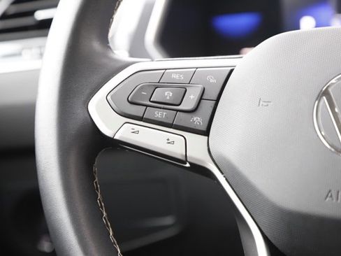 Used 2022 Volkswagen Tiguan SE image 18