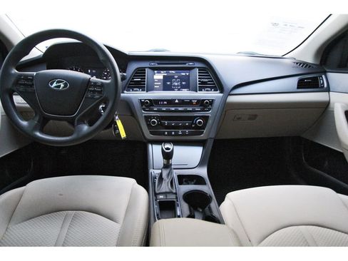Used 2017 Hyundai Sonata SE FWD image 9
