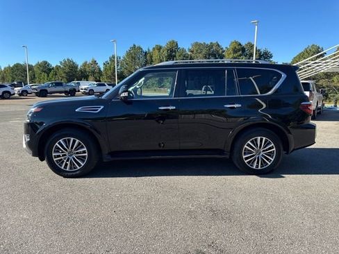 Used 2024 Nissan Armada SL w/ Captain's Chairs Package image 2