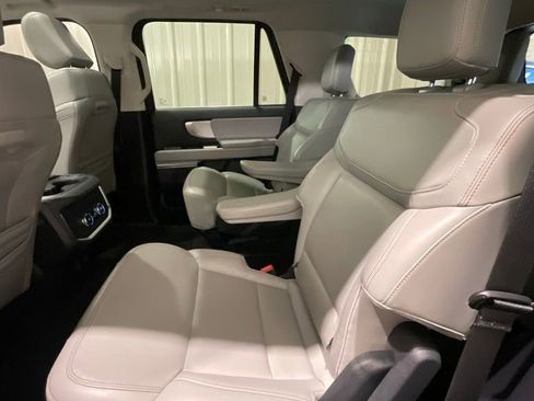 Used 2025 Ford Expedition Active RWD image 12