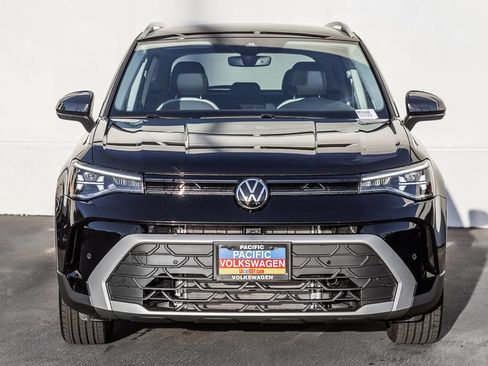 New 2026 Volkswagen Taos SE FWD image 2