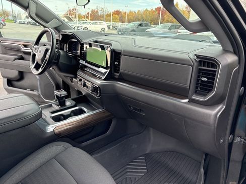 Used 2023 Chevrolet Silverado 1500 LT Trail Boss w/ LPO, Dark Essentials Package image 34