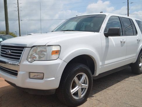 Used 2010 Ford Explorer XLT image 3