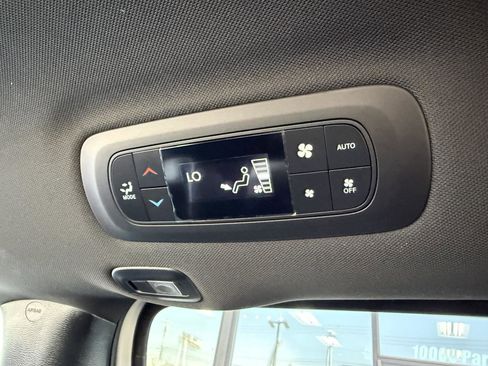 Used 2023 Chrysler Pacifica Limited w/ S Appearance Package image 39