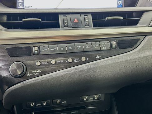 Used 2019 Lexus ES 300h w/ Premium Package FWD image 24