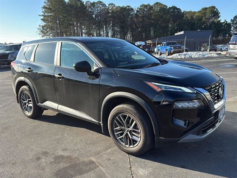 Used 2023 Nissan Rogue S image 1