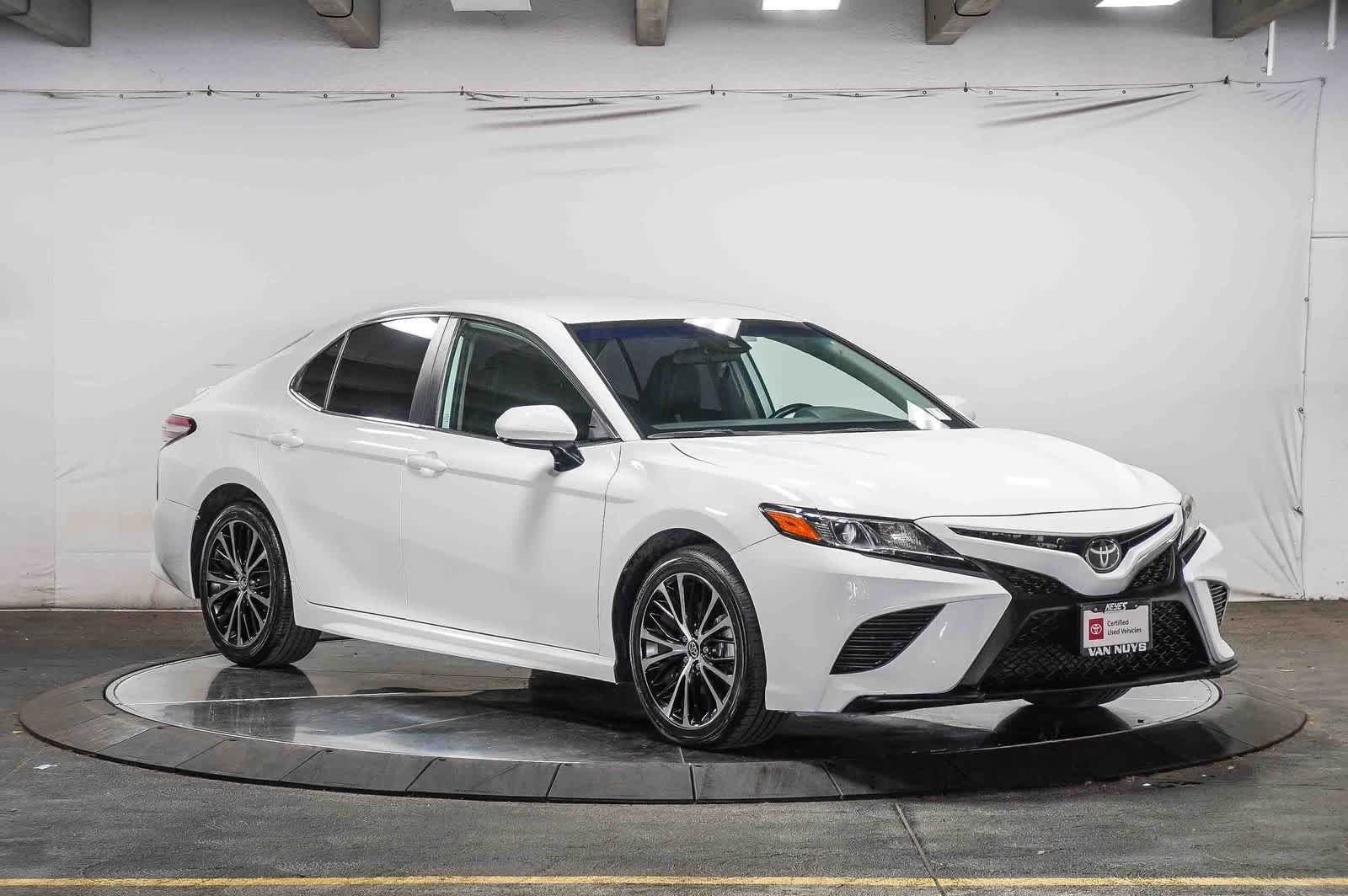 Used 2020 Toyota Camry SE FWD image 6