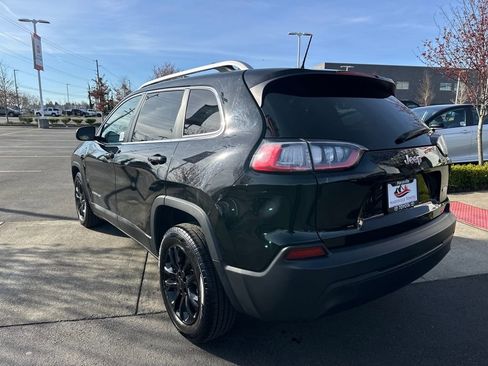 Used 2019 Jeep Cherokee Latitude w/ Popular Appearance Group FWD image 3