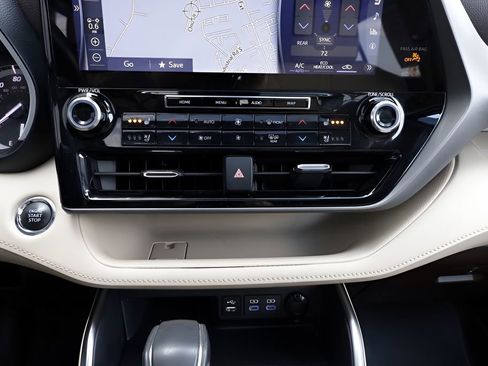 Used 2022 Toyota Highlander Limited image 42