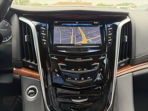 Used 2019 Cadillac Escalade Luxury RWD image 9