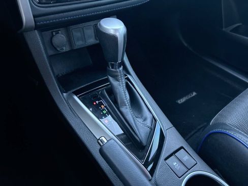 Used 2018 Toyota Corolla SE FWD image 24