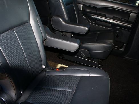 Used 2023 Ford Expedition Max XLT image 8