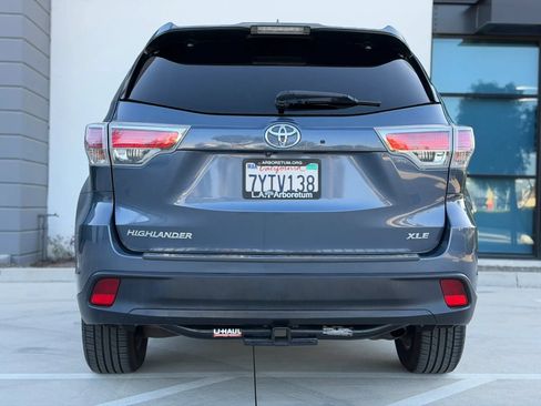 Used 2014 Toyota Highlander XLE FWD image 6