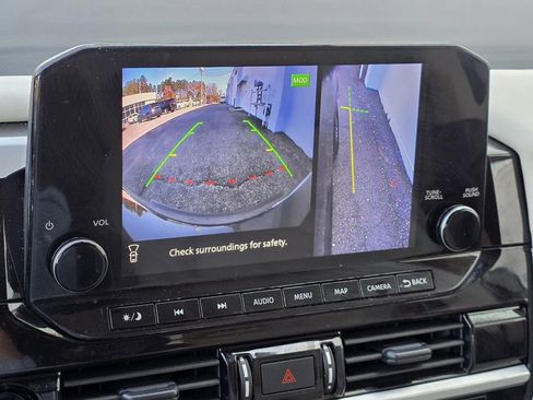 Used 2025 Nissan Pathfinder SL AWD/4WD image 21