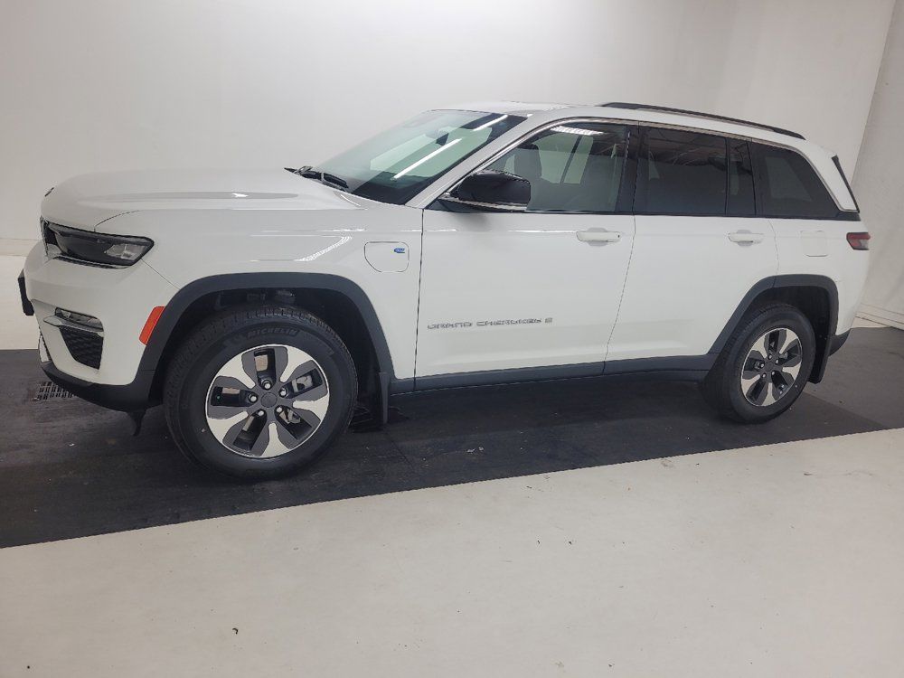 Used 2022 Jeep Grand Cherokee Limited 4xe w/ MOPAR Finishing Package AWD/4WD image 2