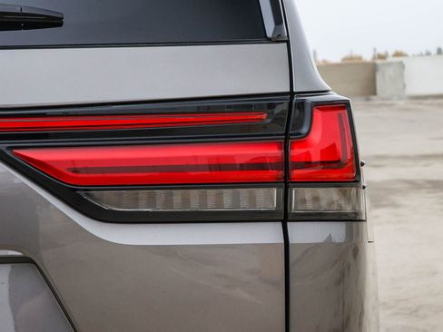 Used 2024 Lexus LX 600 F Sport image 13