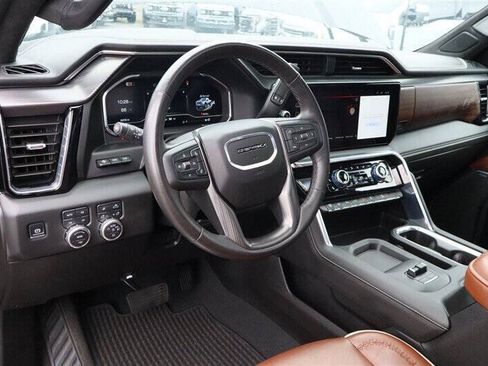 Used 2025 GMC Sierra 3500 Denali Ultimate AWD/4WD image 17