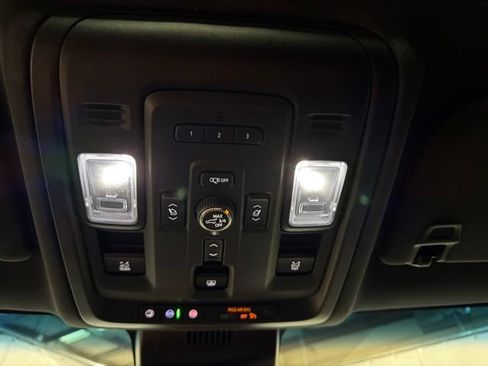 Used 2023 Chevrolet Tahoe Premier AWD/4WD image 20