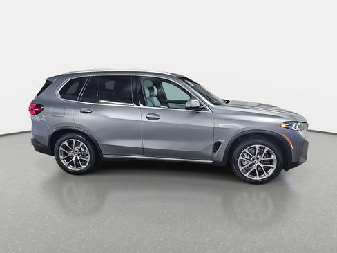 New 2026 BMW X5 xDrive50e w/ Climate Comfort Package image 4