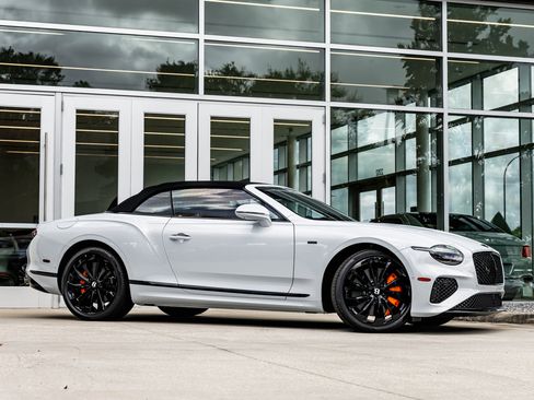 New 2025 Bentley Continental GTC image 31