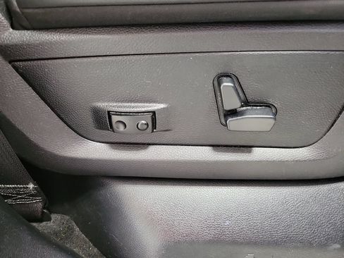 Used 2016 RAM 1500 Limited RWD image 25