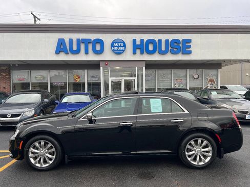 Used 2015 Chrysler 300 C image 8