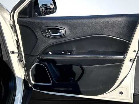 Used 2020 Jeep Compass Sport image 27