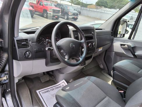 Used 2013 Freightliner Sprinter 2500 RWD image 10