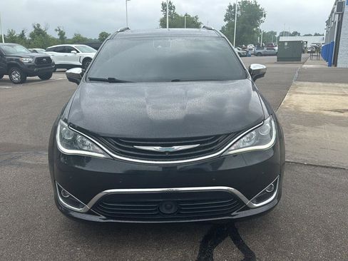 Used 2018 Chrysler Pacifica Limited FWD image 8