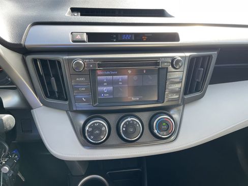 Used 2015 Toyota RAV4 LE AWD/4WD image 18