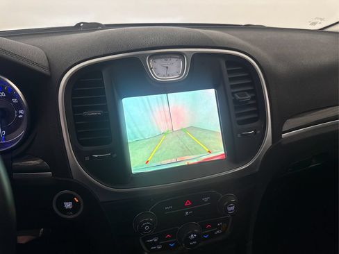 Used 2018 Chrysler 300 Touring RWD image 39