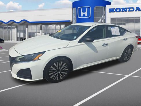 Used 2025 Nissan Altima 2.5 SV image 3